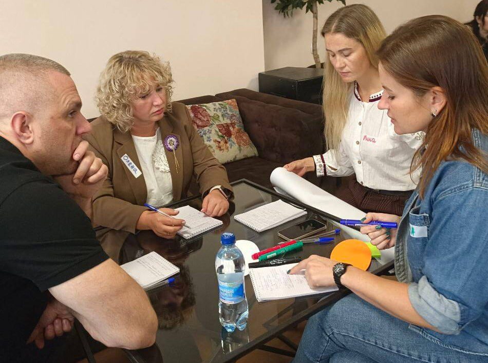 Адвокація сімейних форм виховання: досвід для громад сходу України